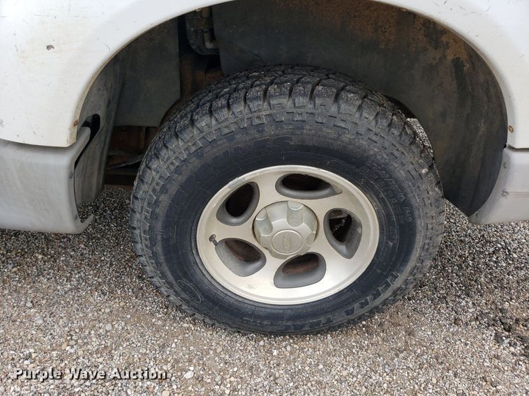 image for item DO2934 2003 Ford Explorer Sport Trac  Crew Cab pickup truck