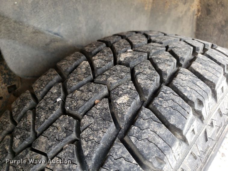 image for item DO2934 2003 Ford Explorer Sport Trac  Crew Cab pickup truck