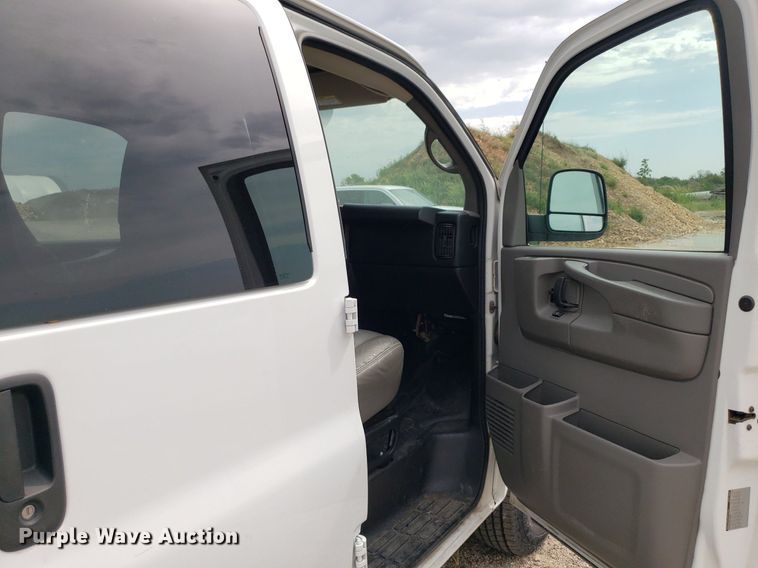 image for item DO2942 2012 GMC Savana G2500  van