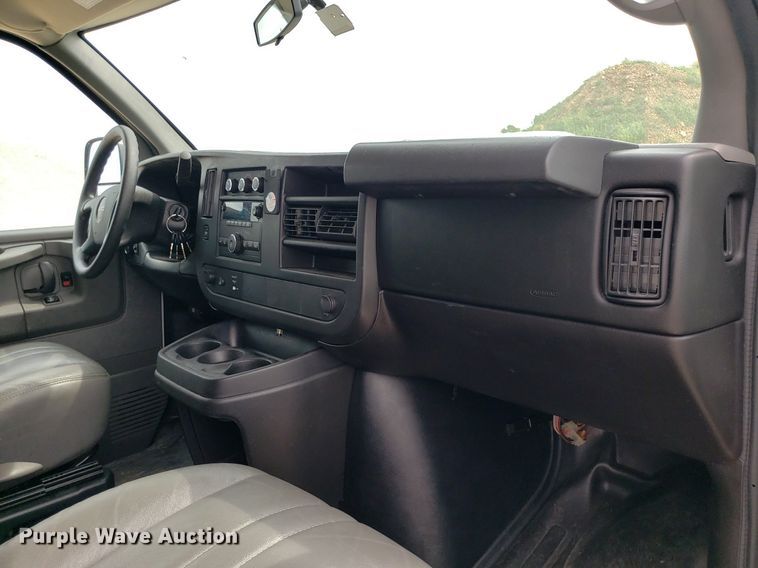 image for item DO2942 2012 GMC Savana G2500  van