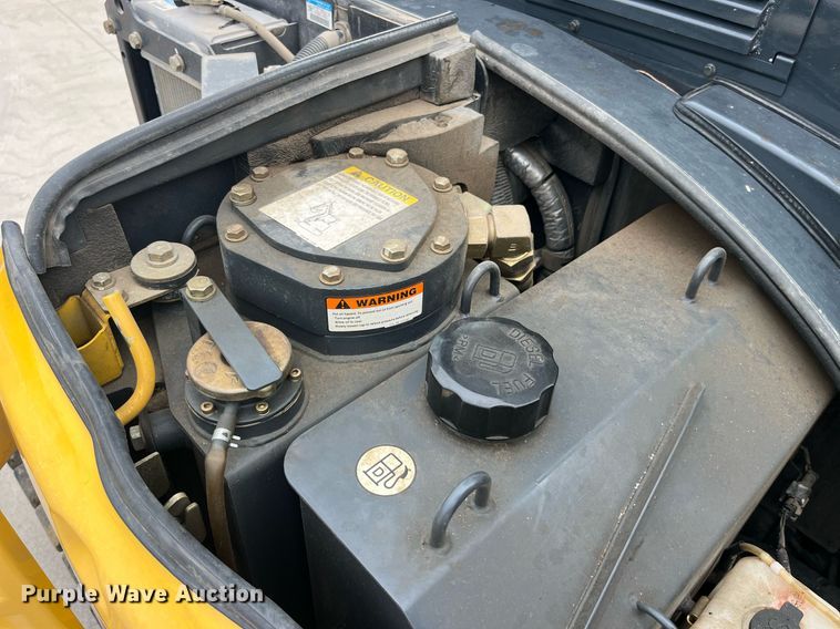 image for item DP0536 2004 Komatsu PC40MR-2  mini excavator