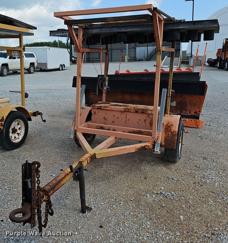 image for item DQ0098 2004 Ver-Mac ST-4825  arrow board trailer