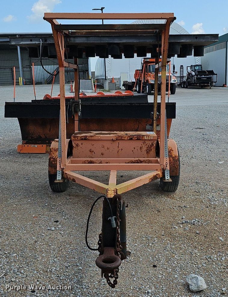 image for item DQ0098 2004 Ver-Mac ST-4825  arrow board trailer