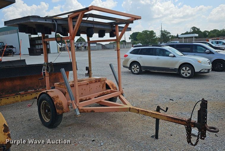 image for item DQ0098 2004 Ver-Mac ST-4825  arrow board trailer