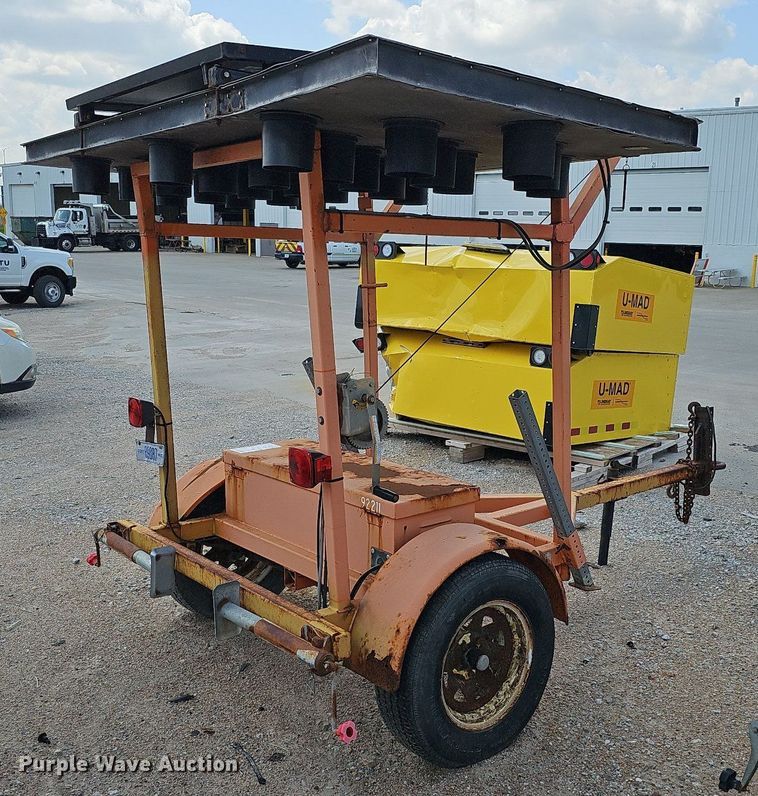 image for item DQ0098 2004 Ver-Mac ST-4825  arrow board trailer