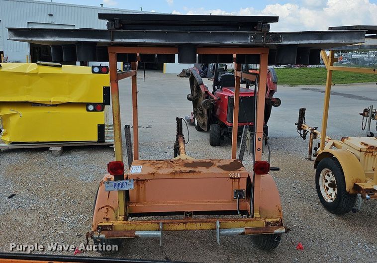 image for item DQ0098 2004 Ver-Mac ST-4825  arrow board trailer