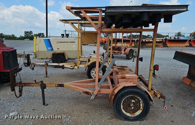 image for item DQ0098 2004 Ver-Mac ST-4825  arrow board trailer