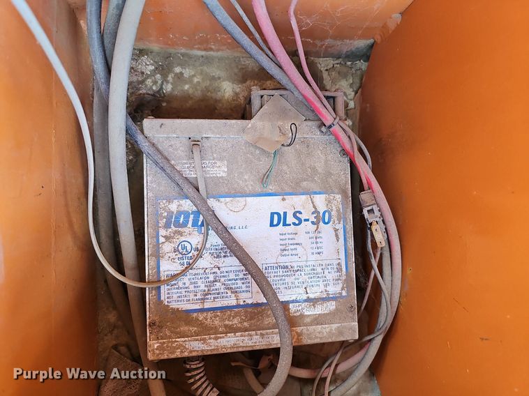 image for item DQ0098 2004 Ver-Mac ST-4825  arrow board trailer