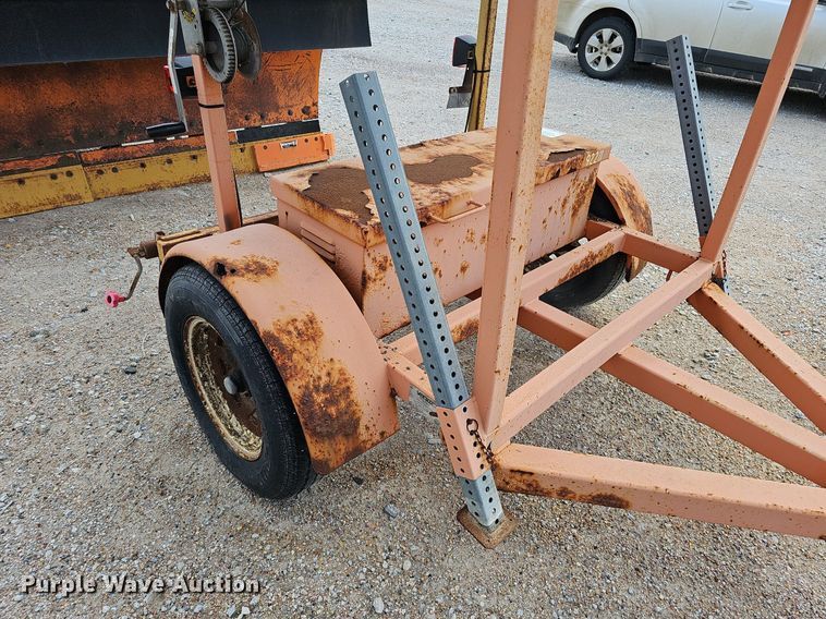 image for item DQ0098 2004 Ver-Mac ST-4825  arrow board trailer