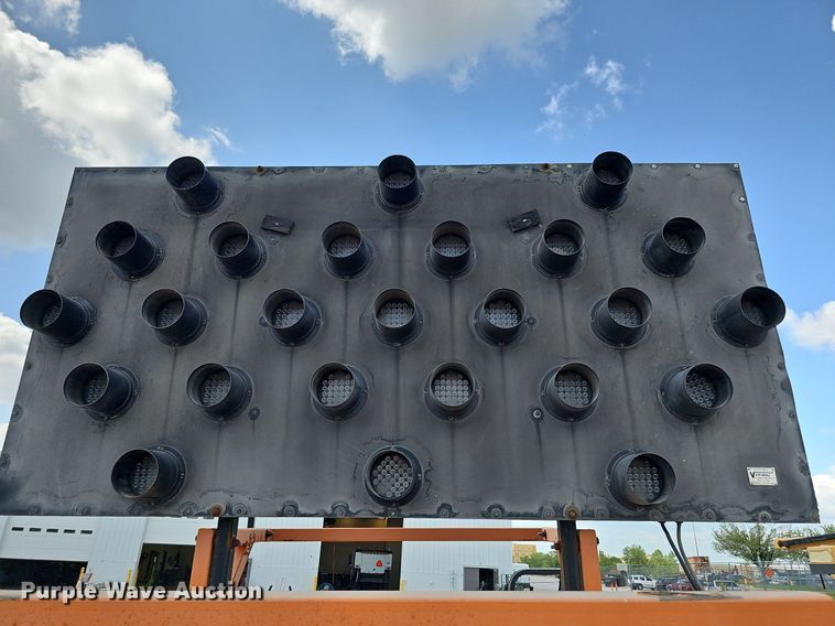 image for item DQ0098 2004 Ver-Mac ST-4825  arrow board trailer