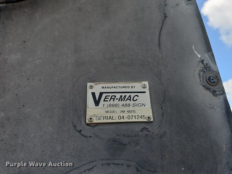 image for item DQ0098 2004 Ver-Mac ST-4825  arrow board trailer