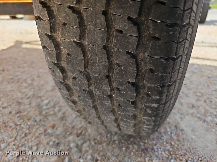 image for item DQ0098 2004 Ver-Mac ST-4825  arrow board trailer