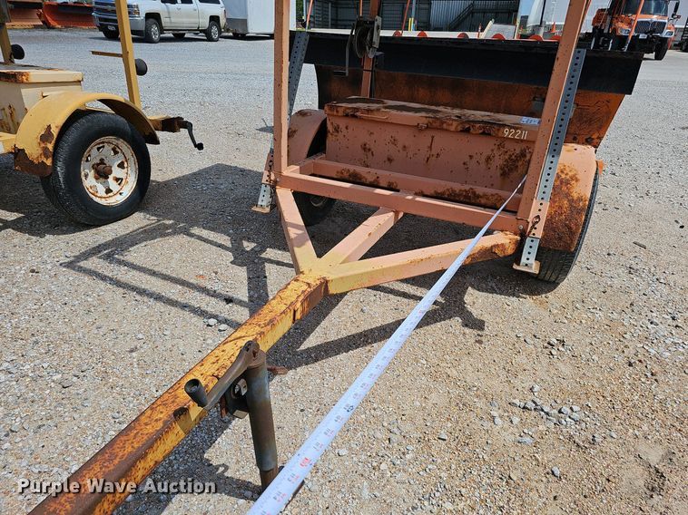 image for item DQ0098 2004 Ver-Mac ST-4825  arrow board trailer