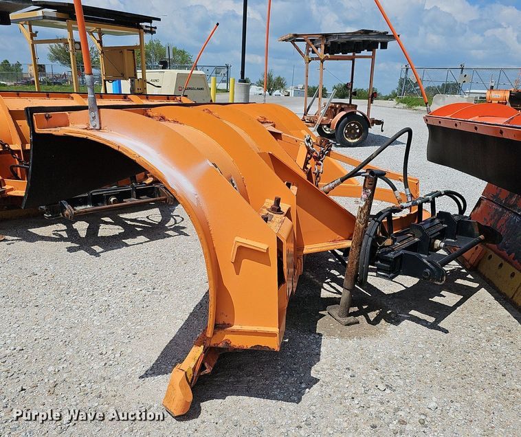 image for item DQ0099 Monroe MP38R10-ISTE-FL  120" W snow plow