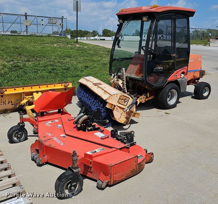 image for item DQ0101 Jacobsen Turfcat T628D  lawn mower