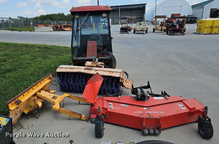 image for item DQ0101 Jacobsen Turfcat T628D  lawn mower