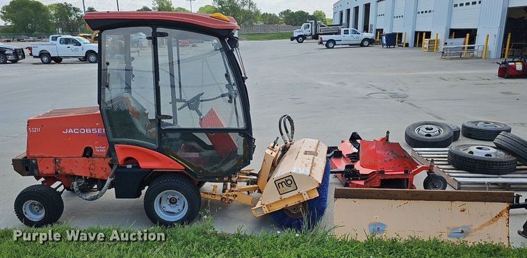image for item DQ0101 Jacobsen Turfcat T628D  lawn mower