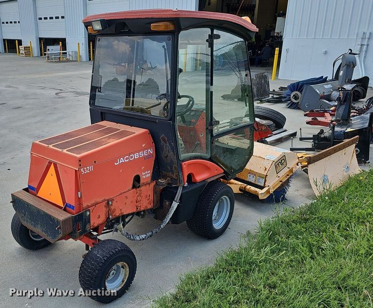 image for item DQ0101 Jacobsen Turfcat T628D  lawn mower