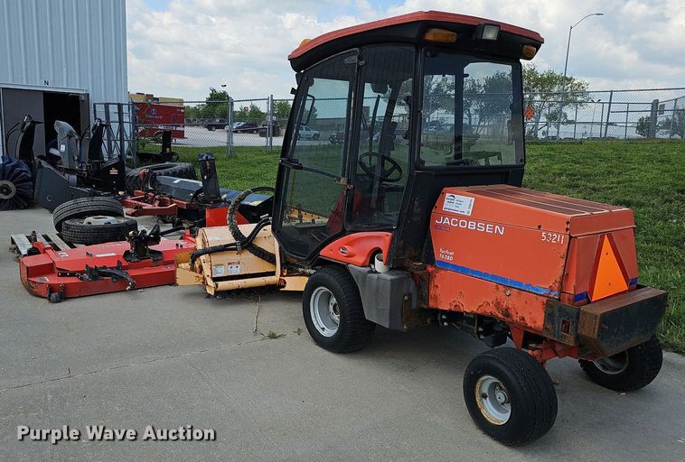 image for item DQ0101 Jacobsen Turfcat T628D  lawn mower