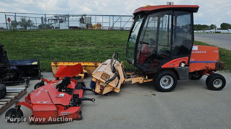 image for item DQ0101 Jacobsen Turfcat T628D  lawn mower