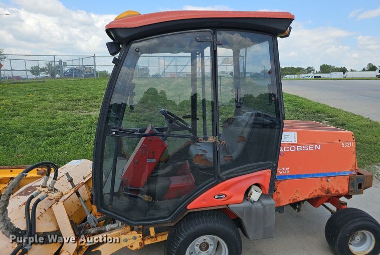 image for item DQ0101 Jacobsen Turfcat T628D  lawn mower