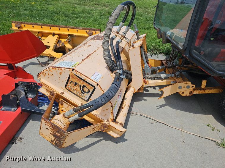 image for item DQ0101 Jacobsen Turfcat T628D  lawn mower