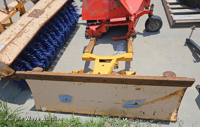 image for item DQ0101 Jacobsen Turfcat T628D  lawn mower