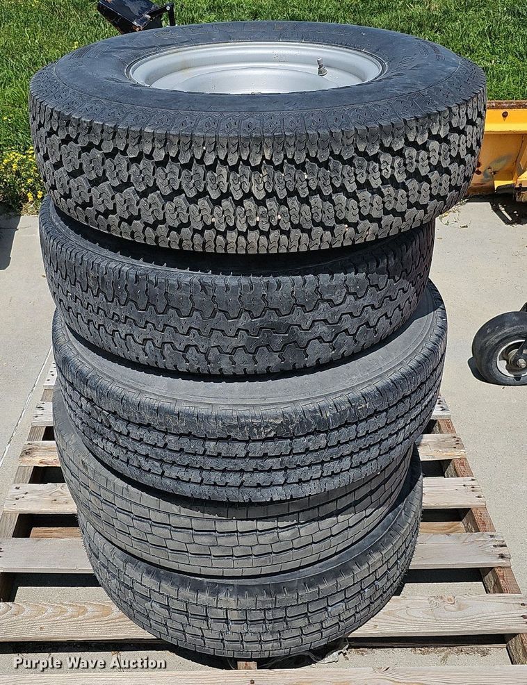 image for item DQ0102 (5) tires and wheels