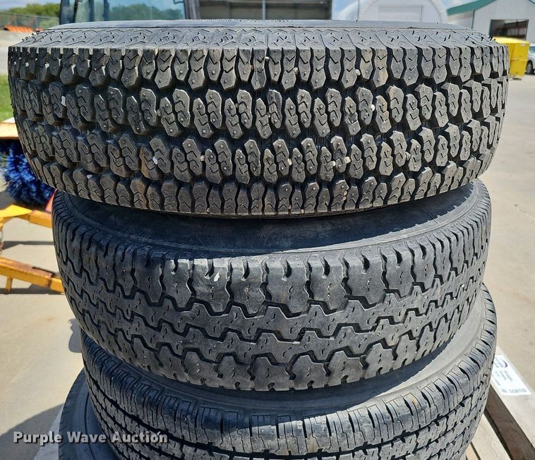 image for item DQ0102 (5) tires and wheels