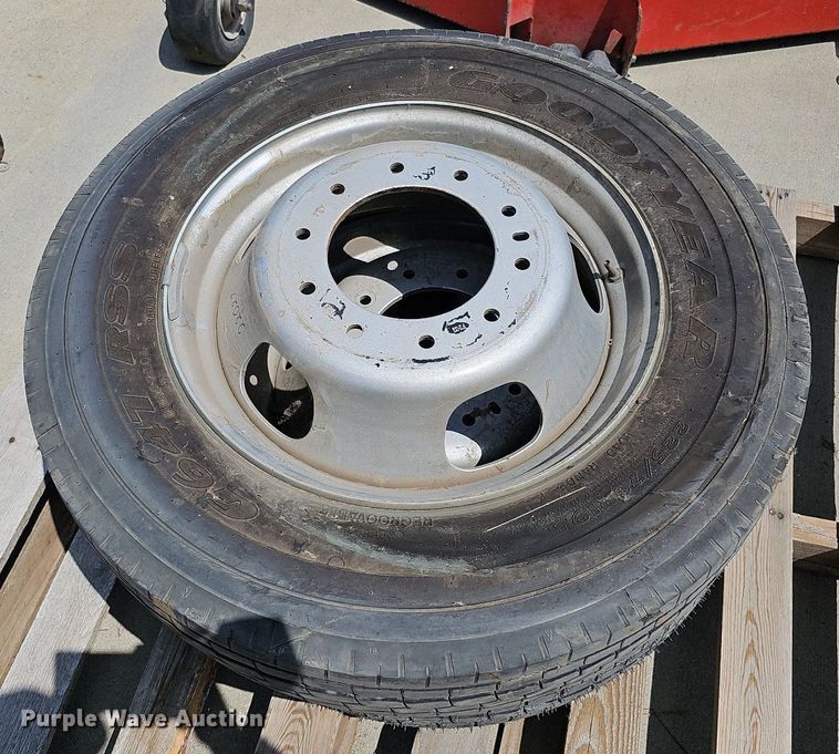image for item DQ0102 (5) tires and wheels