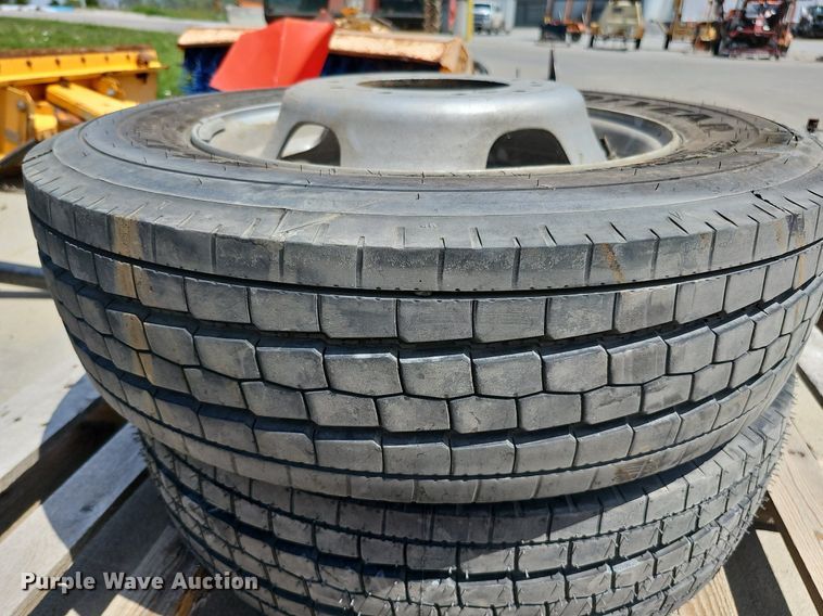 image for item DQ0102 (5) tires and wheels