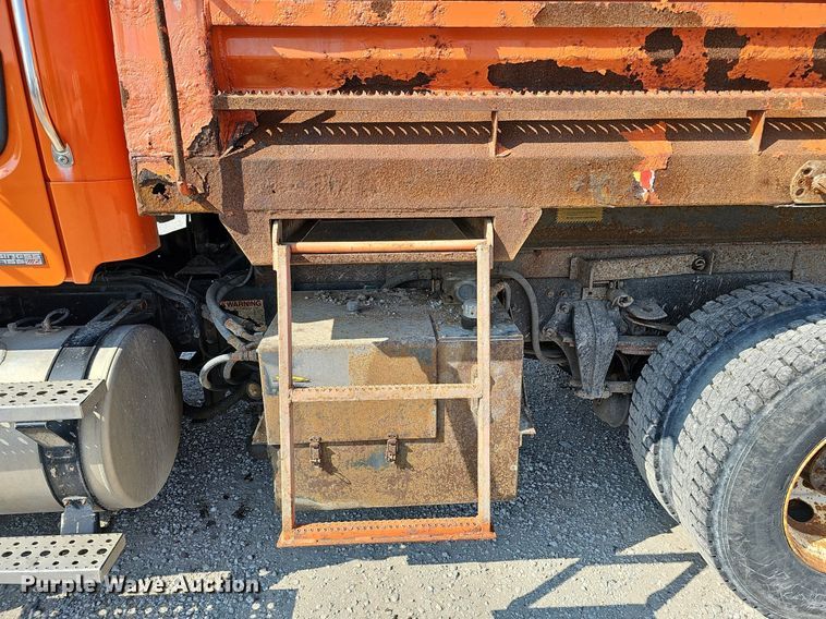 image for item DQ0103 2005 Freightliner Business Class M2 106  dump truck