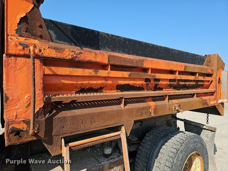 image for item DQ0103 2005 Freightliner Business Class M2 106  dump truck