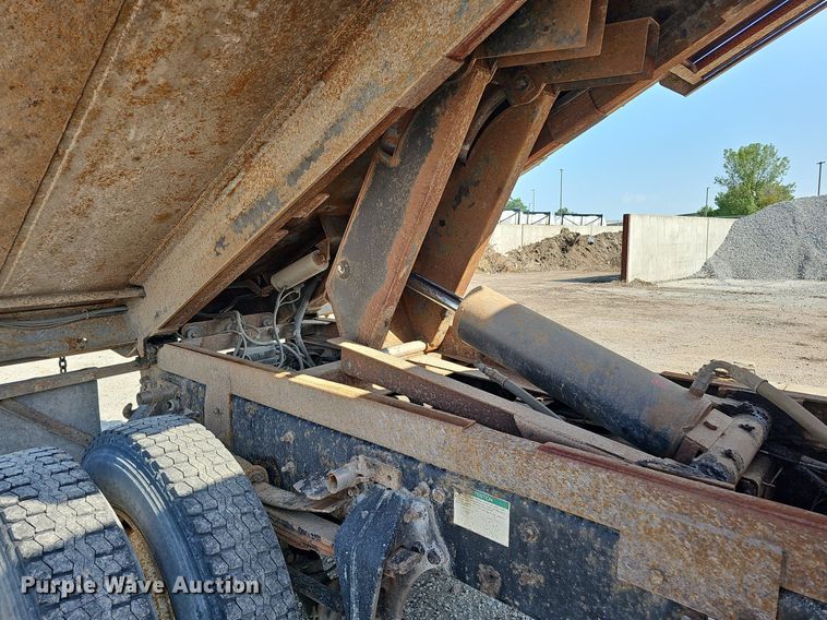 image for item DQ0103 2005 Freightliner Business Class M2 106  dump truck