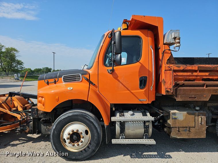 image for item DQ0103 2005 Freightliner Business Class M2 106  dump truck