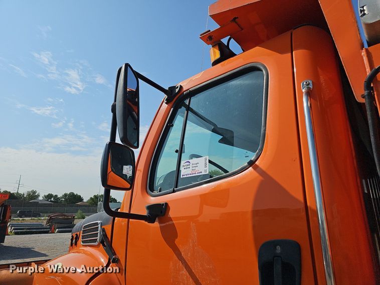 image for item DQ0103 2005 Freightliner Business Class M2 106  dump truck