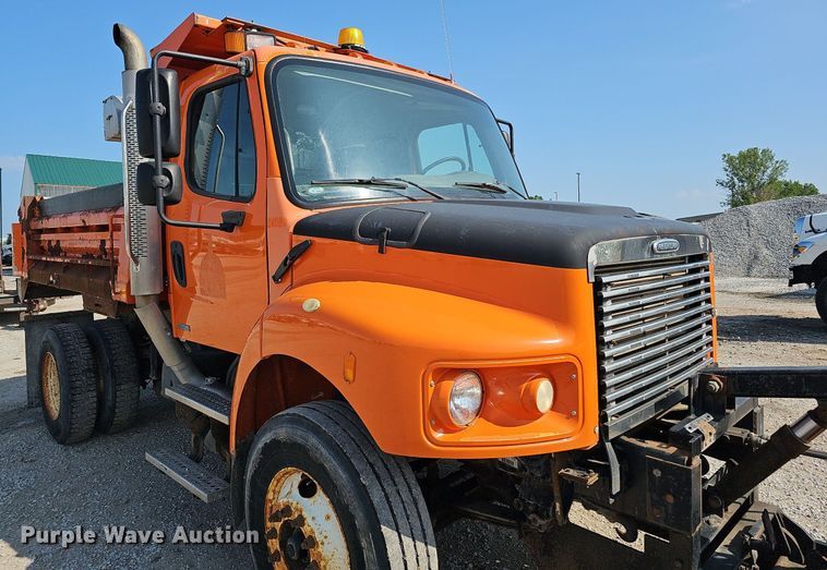 image for item DQ0103 2005 Freightliner Business Class M2 106  dump truck