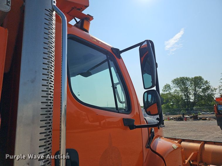 image for item DQ0103 2005 Freightliner Business Class M2 106  dump truck