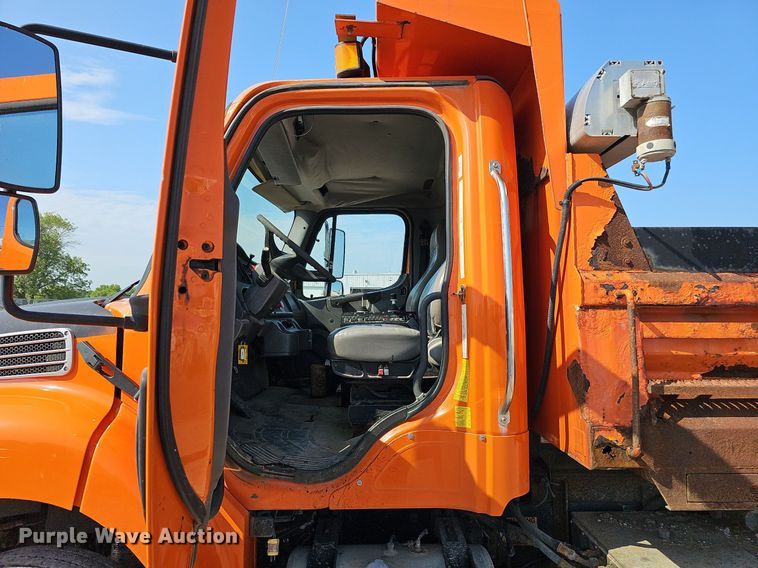 image for item DQ0103 2005 Freightliner Business Class M2 106  dump truck