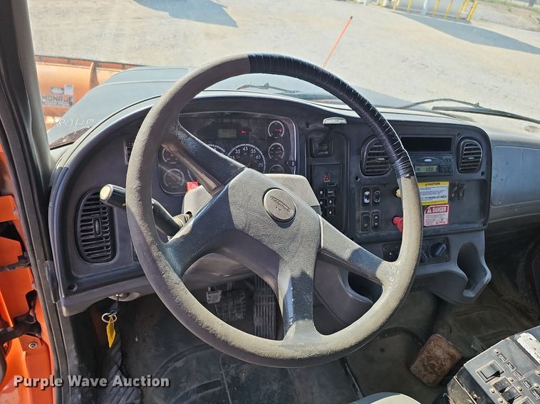 image for item DQ0103 2005 Freightliner Business Class M2 106  dump truck