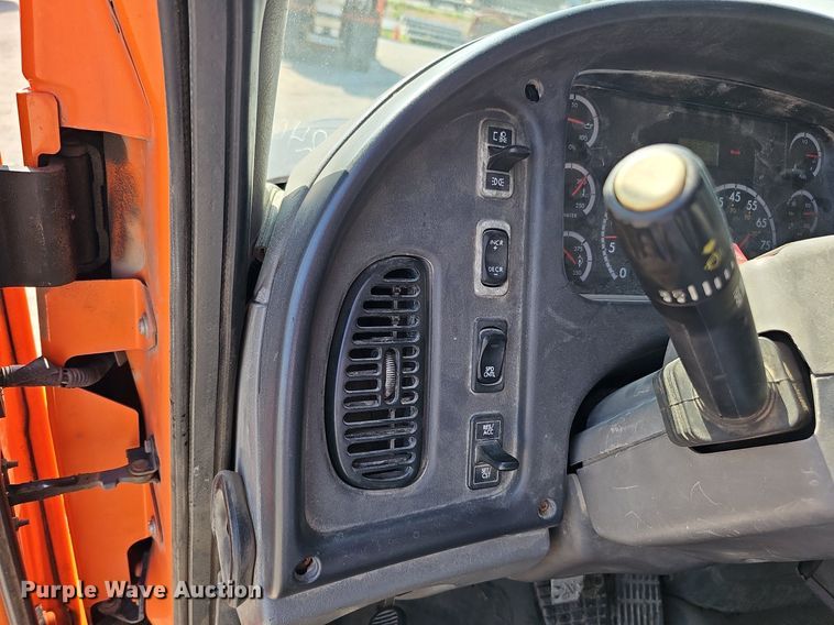 image for item DQ0103 2005 Freightliner Business Class M2 106  dump truck