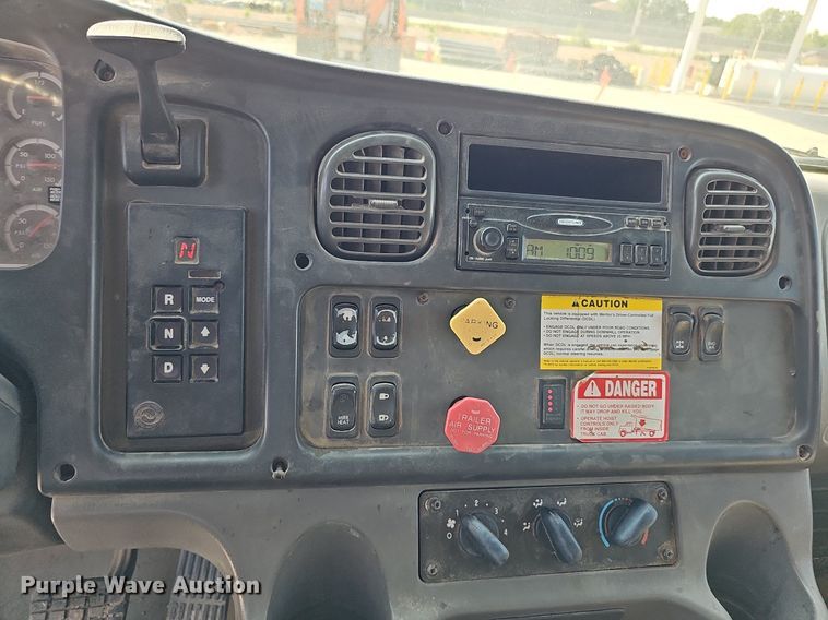 image for item DQ0103 2005 Freightliner Business Class M2 106  dump truck