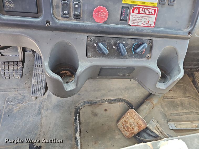 image for item DQ0103 2005 Freightliner Business Class M2 106  dump truck