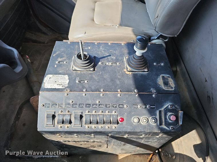 image for item DQ0103 2005 Freightliner Business Class M2 106  dump truck