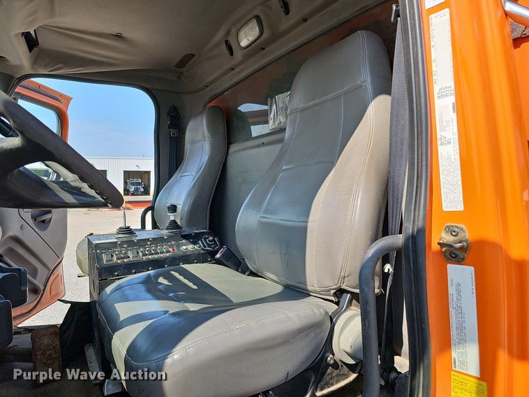 image for item DQ0103 2005 Freightliner Business Class M2 106  dump truck