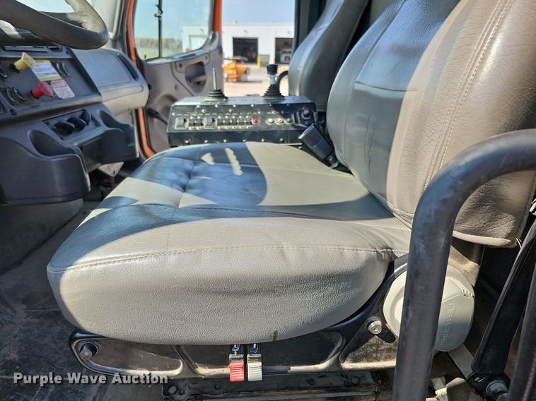 image for item DQ0103 2005 Freightliner Business Class M2 106  dump truck