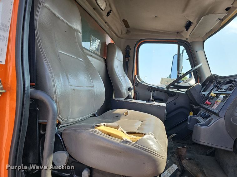 image for item DQ0103 2005 Freightliner Business Class M2 106  dump truck