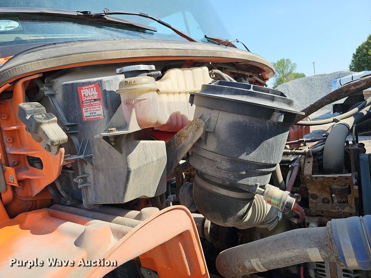 image for item DQ0103 2005 Freightliner Business Class M2 106  dump truck