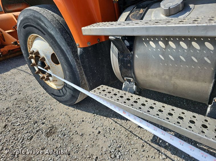 image for item DQ0103 2005 Freightliner Business Class M2 106  dump truck