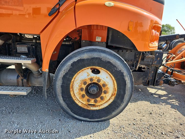 image for item DQ0103 2005 Freightliner Business Class M2 106  dump truck